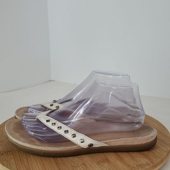 UGG Sadie Studded White Leather Thong Sandals Women's Size 8.5 - Picture 2 of 10